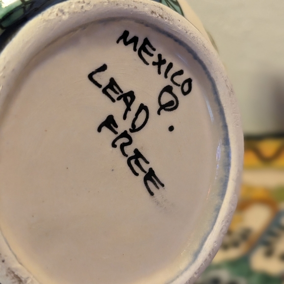 Vintage Mexican vase and plate - Picture 6 of 8